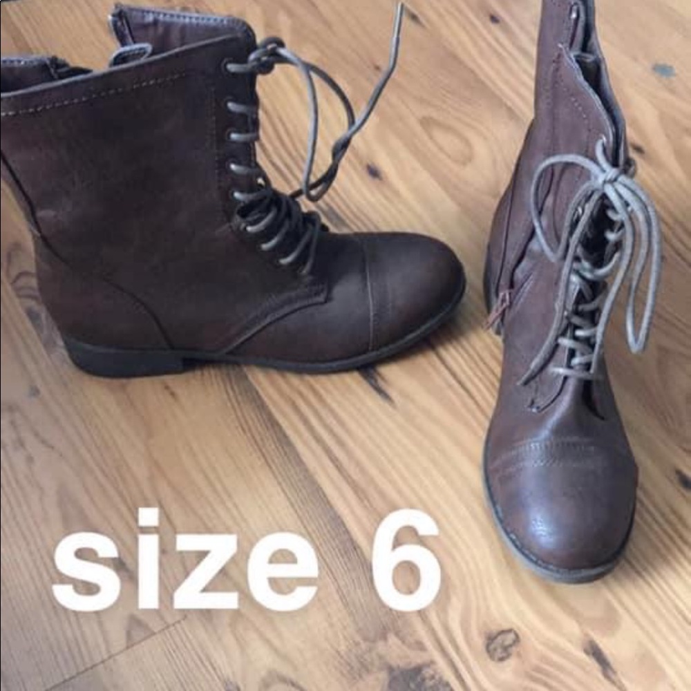 Combat boots